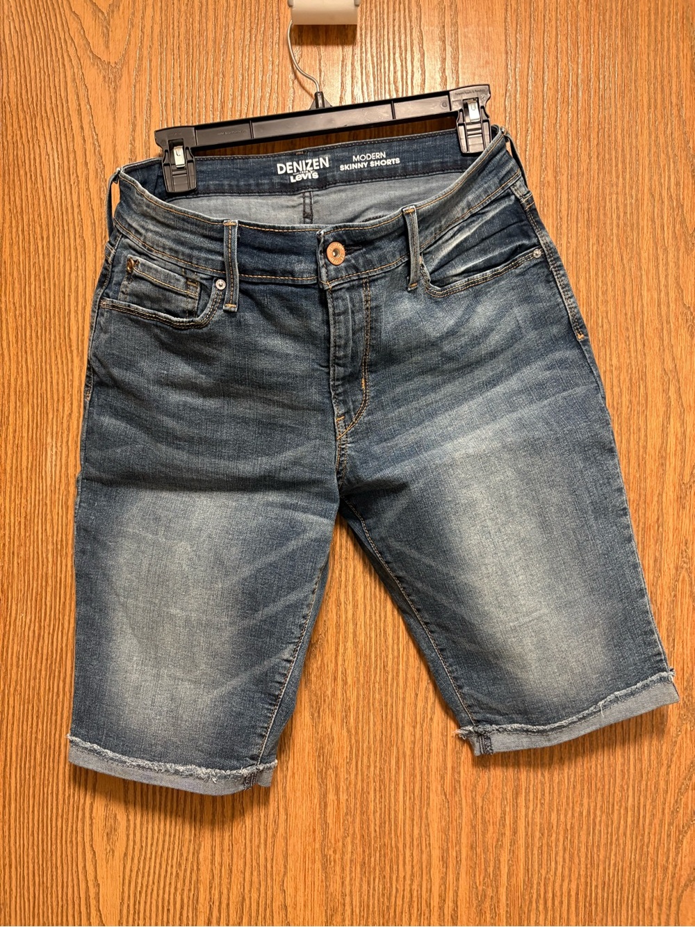 Women’s Modern Skinny Denim Shorts in Faded Blue